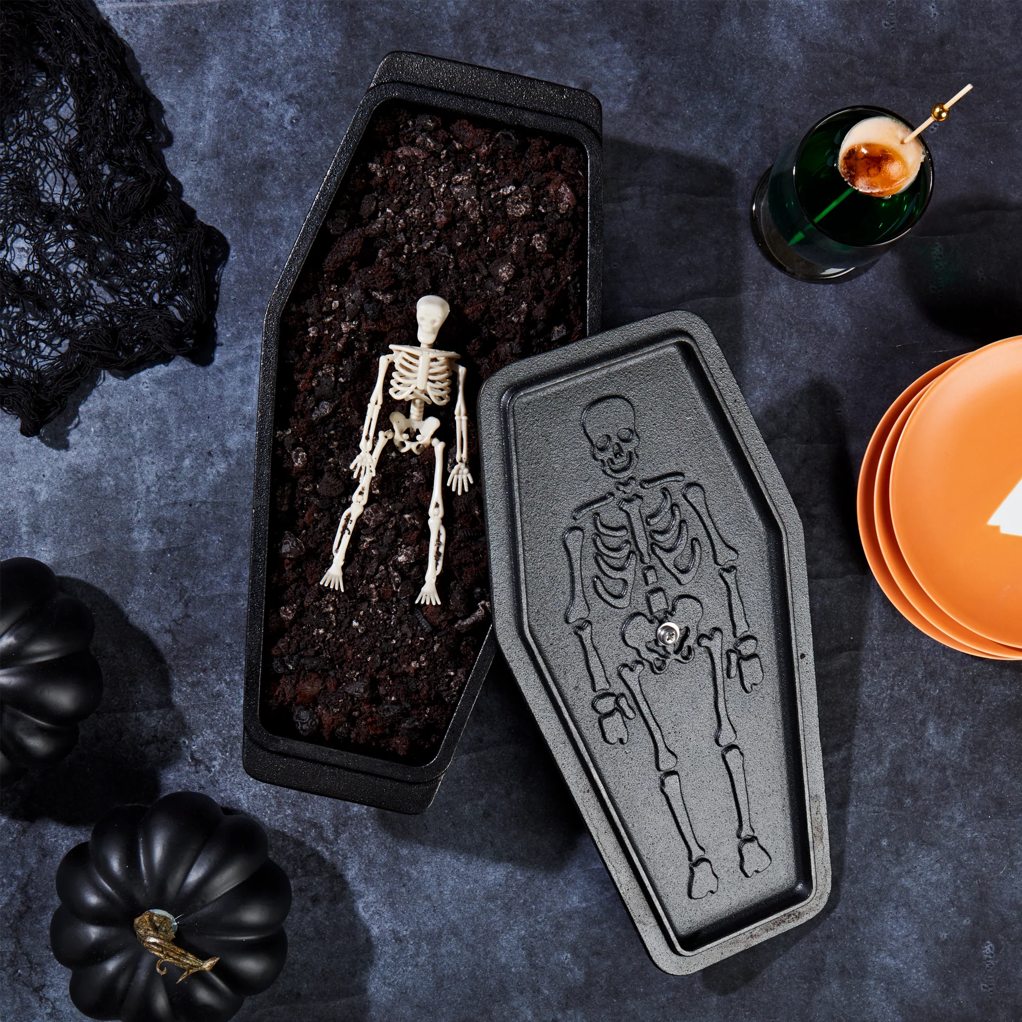 1.5-Quart / 2.5-Quart Cast Iron Skeleton Coffin Casket Loaf Pan, Black - Image 4