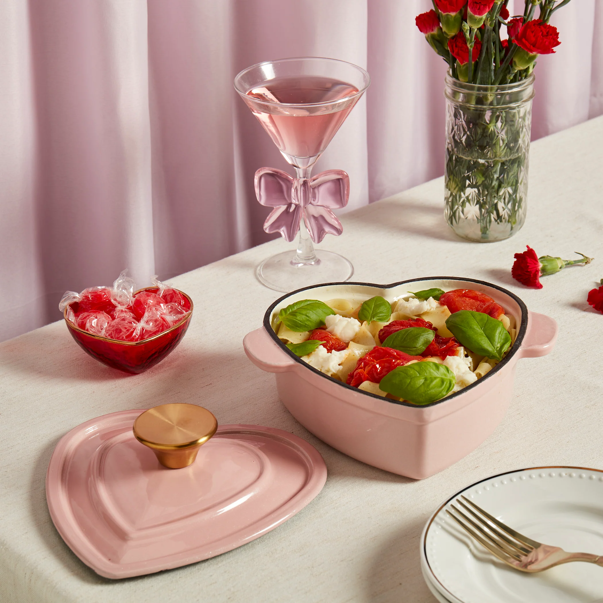 1-Quart Enameled Cast Iron Heart-Shaped Dutch Oven, Pink - Image 7
