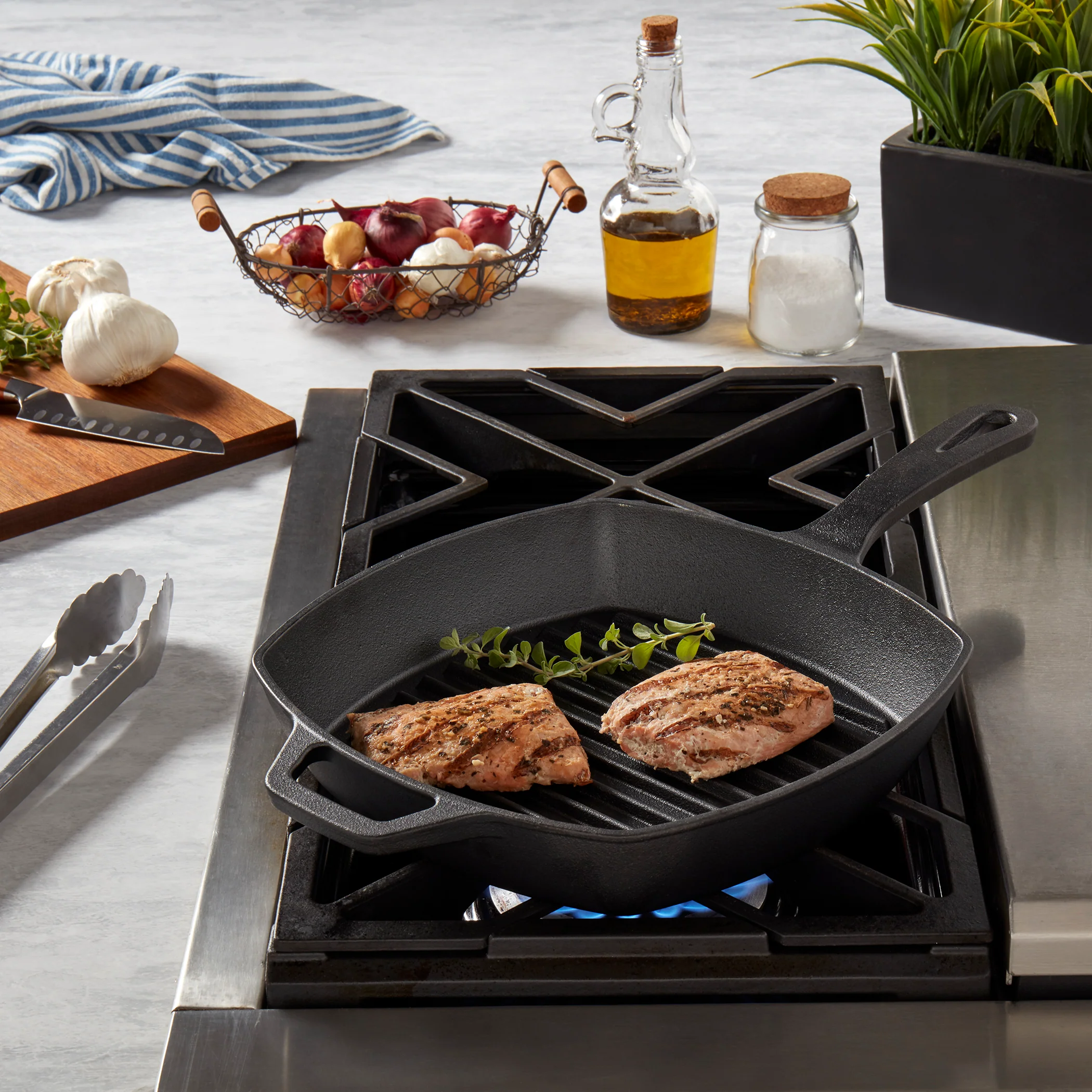 10.25" Square Pre-Seasoned Cast Iron Skillet Grill Pan - Image 3