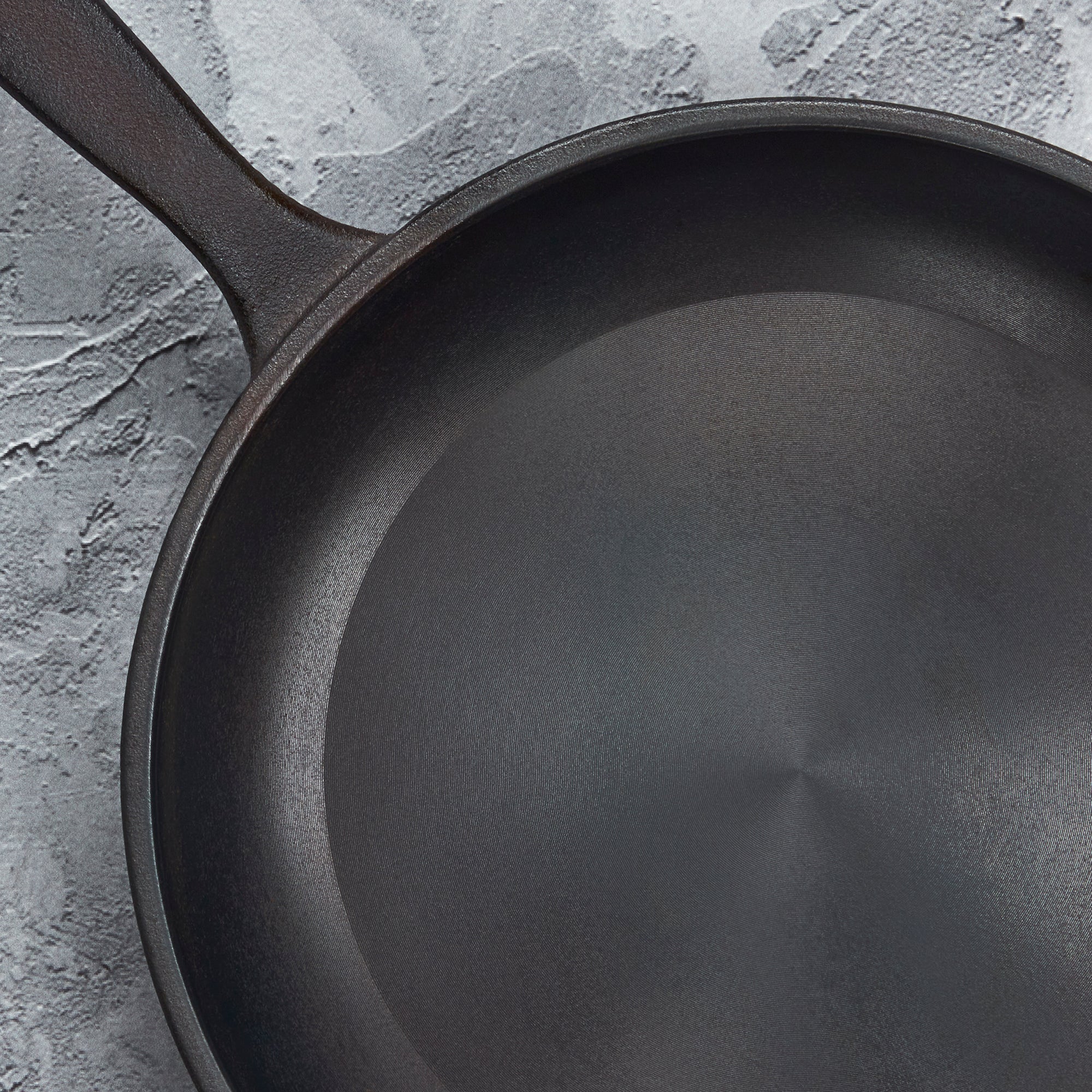 13" Smooth Cast Round Pre-Seasoned Cast Iron Sauteuse Fry Pan with Side Handles - Image 5