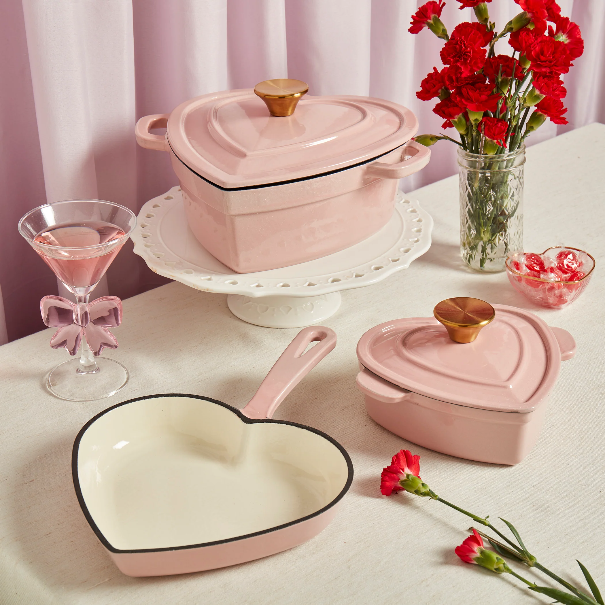 3-Quart Enameled Cast Iron Heart-Shaped Dutch Oven, Pink - Image 4