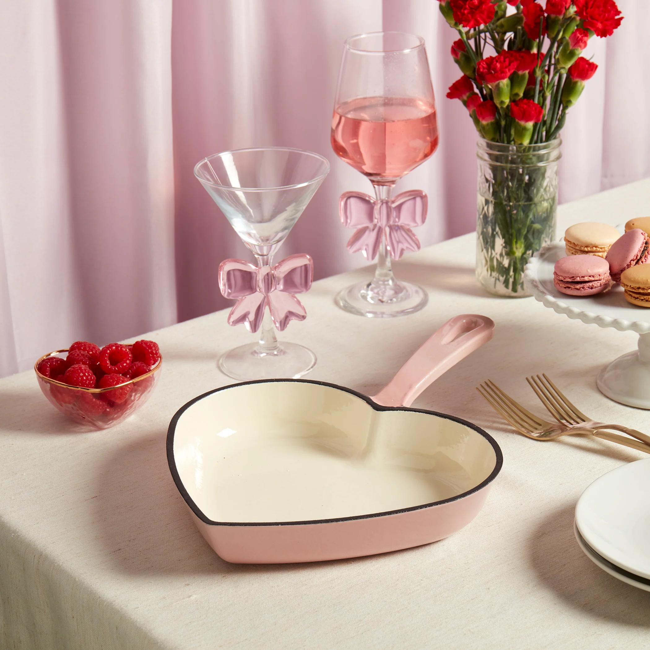 9” Enameled Cast Iron Heart-Shaped Skillet Fry Pan, Pink - Image 8